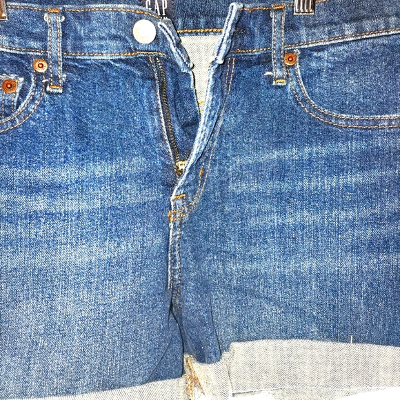 Gap Short Shorts - Picture 3 of 6